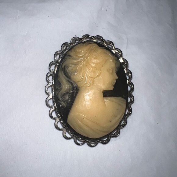 Vintage Jewelry - Vintage Stunning Carved Black and Cream Large   Cameo Brooch